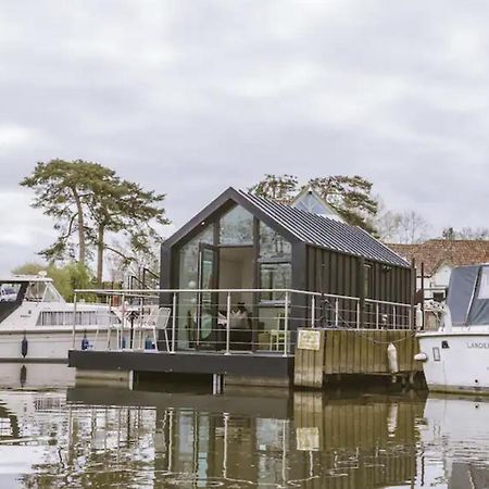 Water Cabin With Water Sports Equipment And Bikes, Bath Bristol Esterno foto