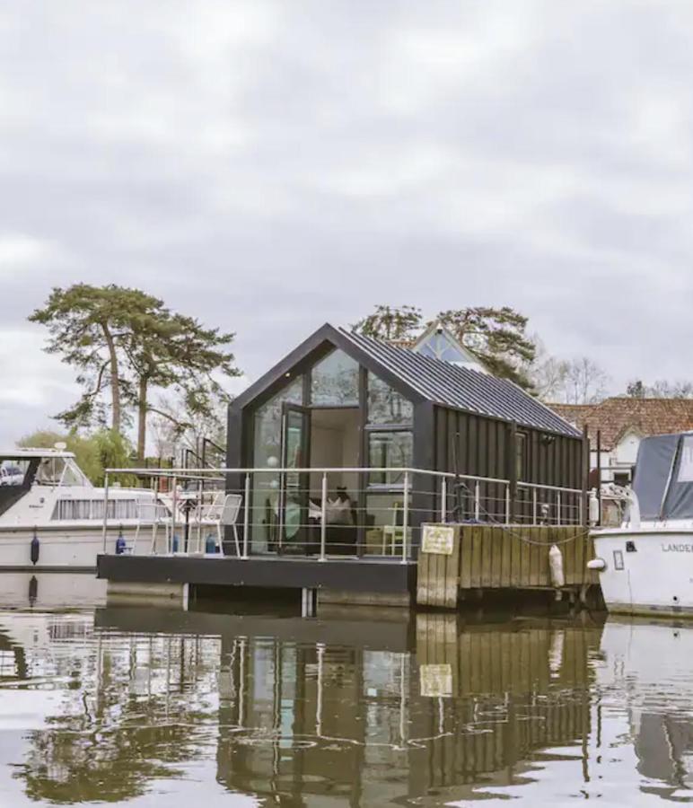 Water Cabin With Water Sports Equipment And Bikes, Bath Bristol Esterno foto