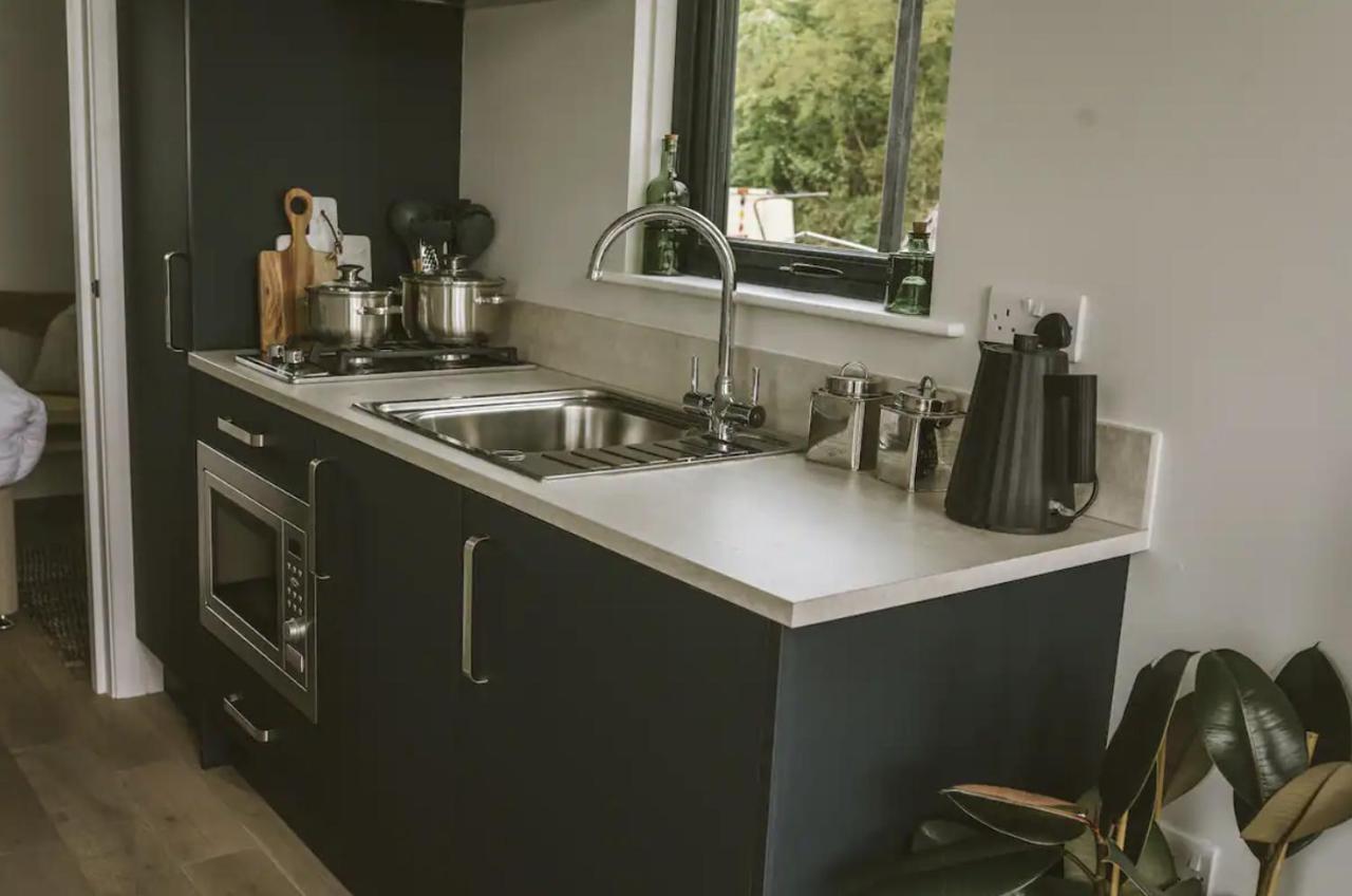 Water Cabin With Water Sports Equipment And Bikes, Bath Bristol Esterno foto
