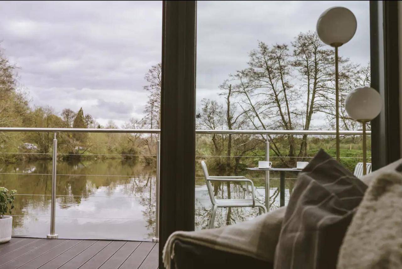 Water Cabin With Water Sports Equipment And Bikes, Bath Bristol Esterno foto
