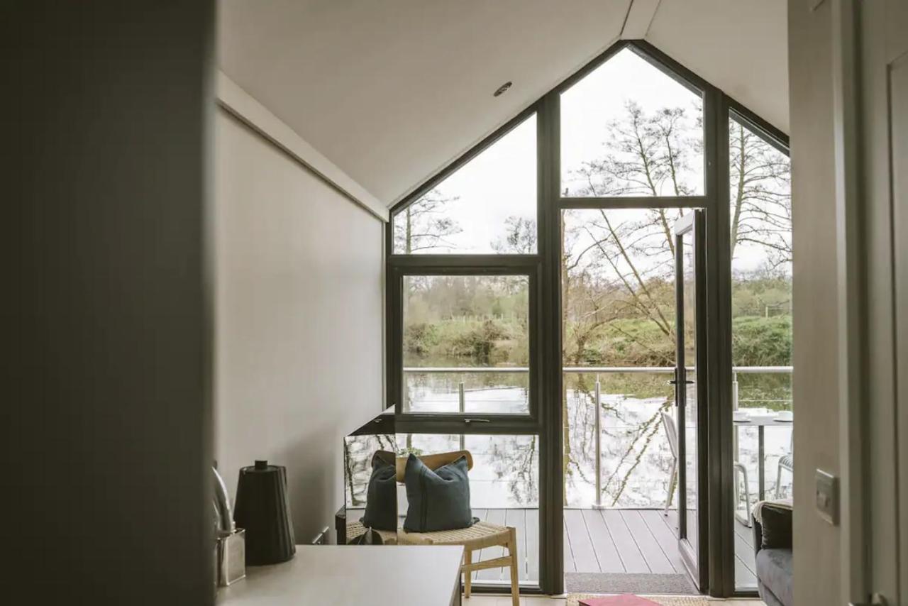Water Cabin With Water Sports Equipment And Bikes, Bath Bristol Esterno foto
