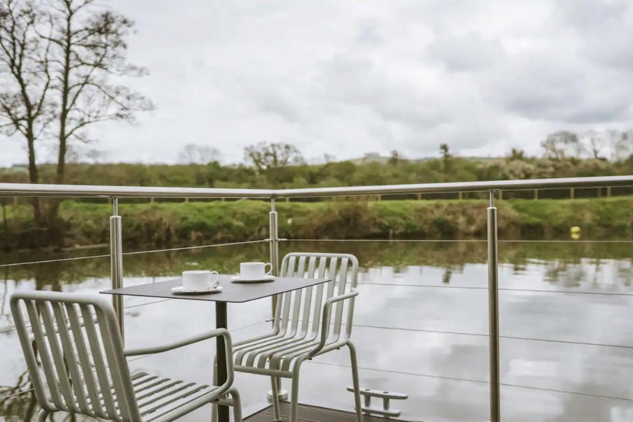 Water Cabin With Water Sports Equipment And Bikes, Bath Bristol Esterno foto